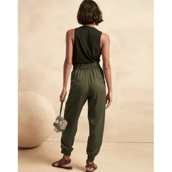 Banana Republic  - Lyocell Flyweight Jogger Paper Bag Pants - Med Petite (Olive) - Picture 4 of 12